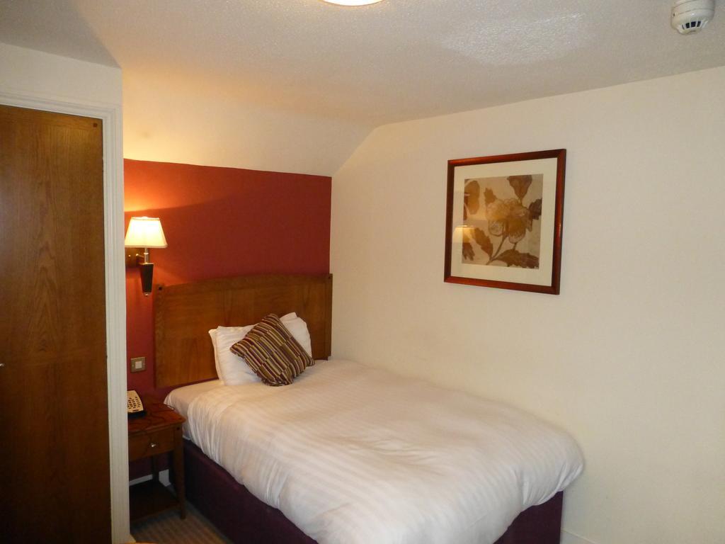 Waterloo Hotel Crowthorne Szoba fotó